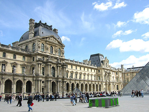 Louvre mit Pyramide - Ile de France - Paris (Paris)